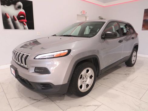 Used 2014 Jeep Cherokee Sport image 8