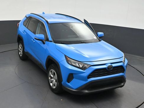 Used 2020 Toyota RAV4 LE FWD image 20