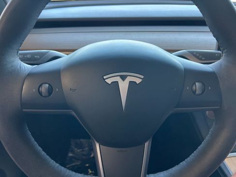 Used 2022 Tesla Model Y Long Range AWD/4WD image 24