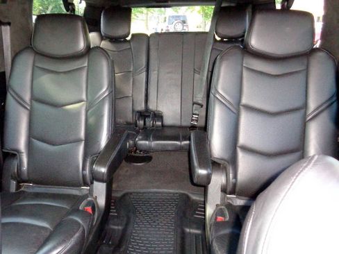 Used 2020 Cadillac Escalade ESV Platinum AWD/4WD image 23