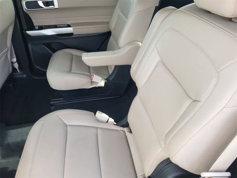 Used 2022 Ford Explorer XLT w/ Equipment Group 202A image 31