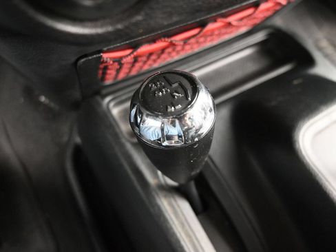 Used 2018 Jeep Wrangler Unlimited Rubicon AWD/4WD image 24