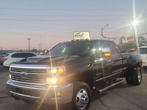 Used 2017 Chevrolet Silverado 3500 LTZ w/ Duramax Plus Package image 9