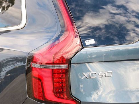 New 2026 Volvo XC90 T8 Plus AWD/4WD image 9