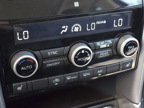 Used 2019 Subaru Ascent Limited AWD/4WD image 28