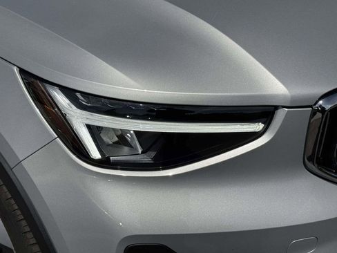 Certified 2025 Volvo XC40 B5 Plus AWD/4WD image 10