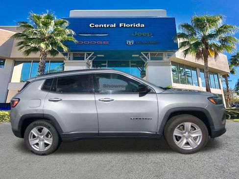 Certified 2022 Jeep Compass Latitude image 4