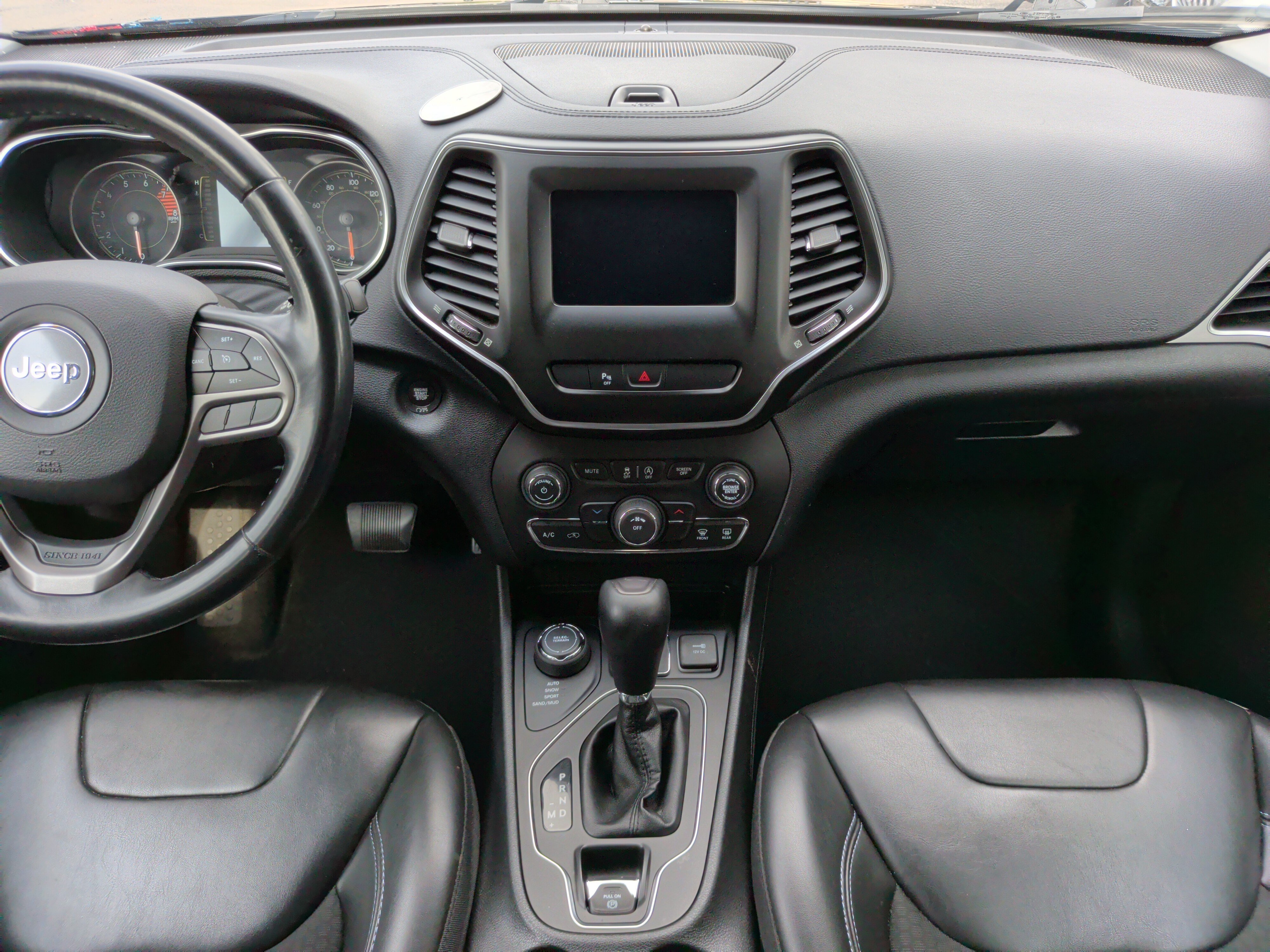 Used 2020 Jeep Cherokee Latitude Plus w/ Cold Weather Group AWD/4WD image 31