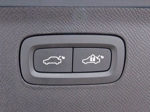 Certified 2022 Volvo XC90 T6 Momentum w/ Advanced Package image 38