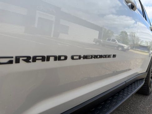 Used 2024 Jeep Grand Cherokee L Limited w/ Luxury Tech Group II AWD/4WD image 17