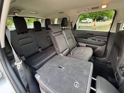 Used 2025 Nissan Pathfinder SV AWD/4WD image 21