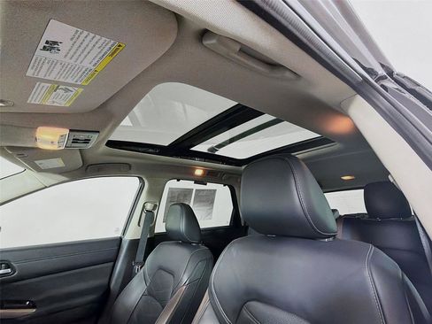 Used 2022 Nissan Pathfinder Platinum w/ Cargo Package image 14