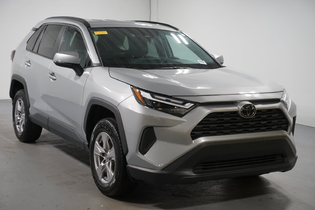 Certified 2025 Toyota RAV4 XLE FWD image 3