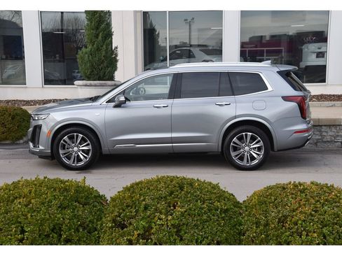 Used 2025 Cadillac XT6 Premium Luxury image 6