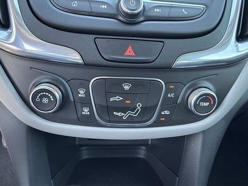 Used 2019 Chevrolet Equinox LS FWD image 25