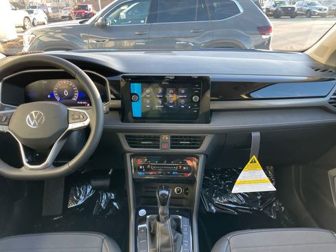 New 2026 Volkswagen Taos SE FWD image 34
