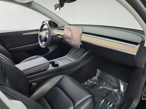 Used 2023 Tesla Model Y Long Range AWD/4WD image 26