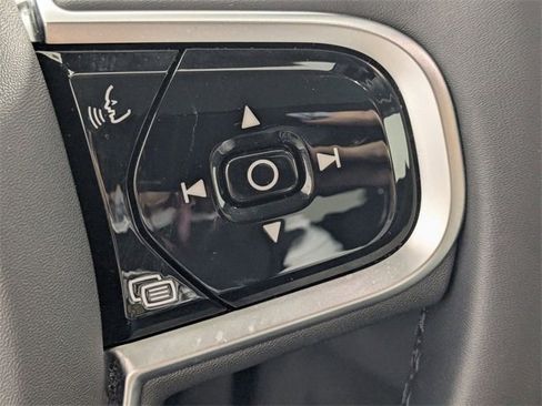 Used 2025 Volvo XC60 B5 Plus image 17