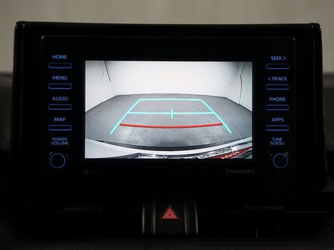 Used 2021 Toyota RAV4 LE image 18