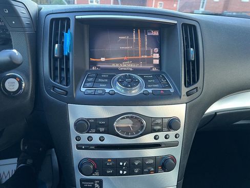 Used 2013 INFINITI G37 Journey w/ Premium Pkg image 17