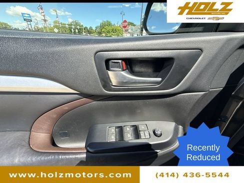 Used 2017 Toyota Highlander XLE AWD/4WD image 23