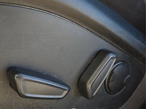 Used 2021 Ford Explorer XLT image 24