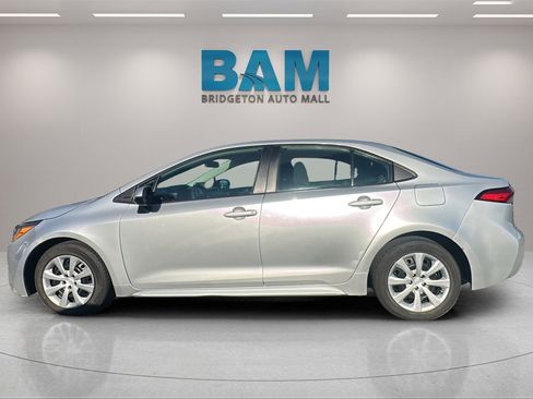 Used 2021 Toyota Corolla LE image 5