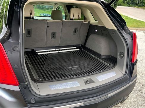 Used 2019 Cadillac XT5 Premium Luxury AWD/4WD image 4