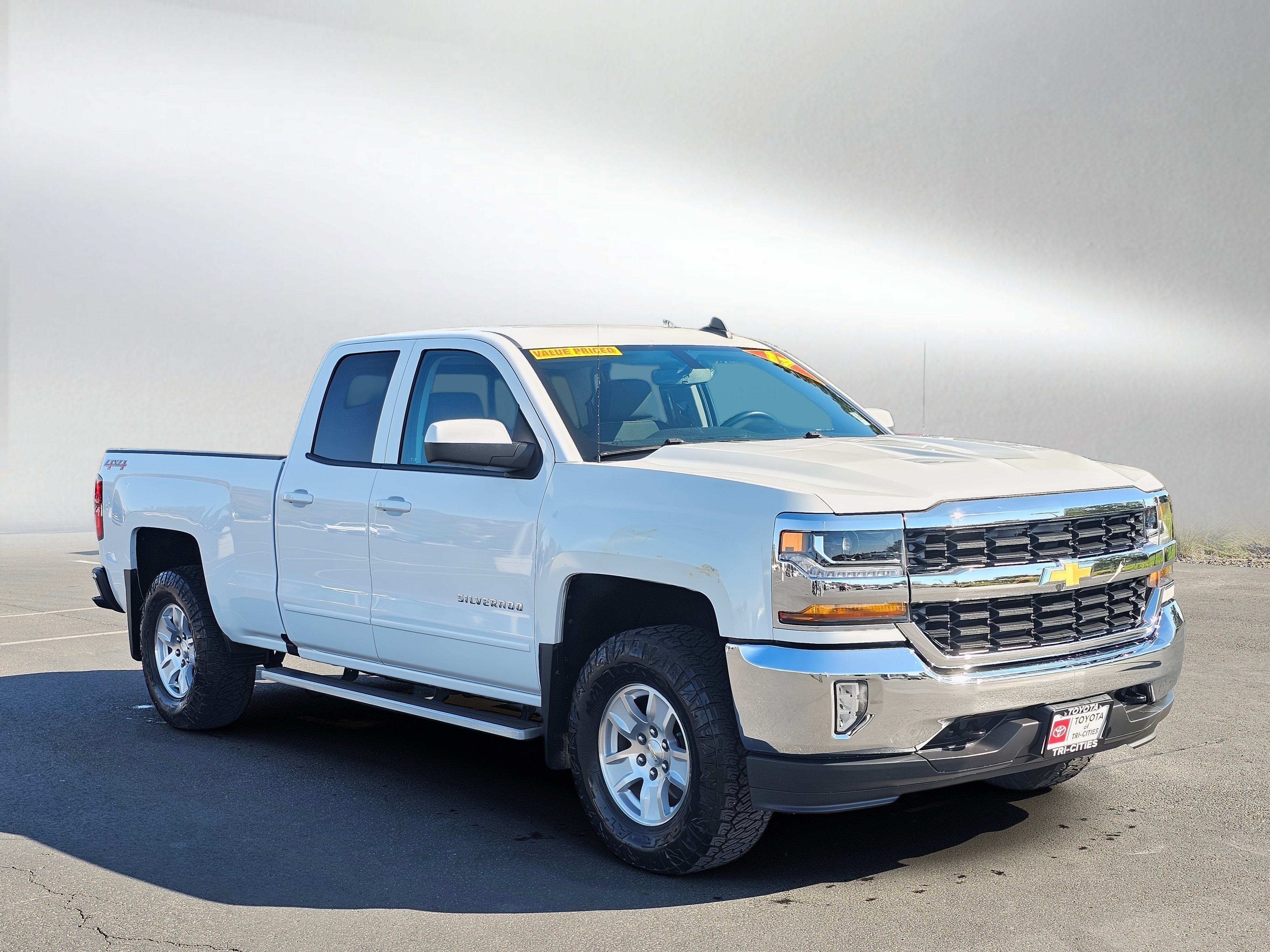 Used 2017 Chevrolet Silverado 1500 LT w/ All Star Edition AWD/4WD image 7