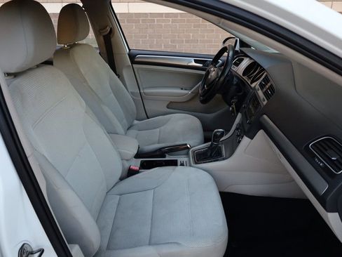 Used 2016 Volkswagen Golf S image 25