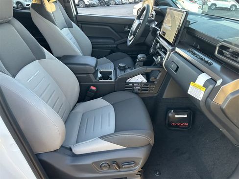 Used 2025 Toyota Tacoma TRD Sport w/ TRD Sport Upgrade Package image 11