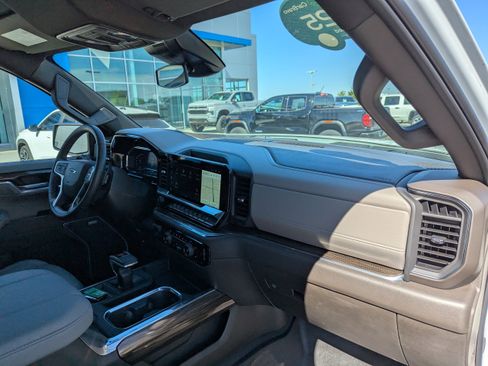 Certified 2025 Chevrolet Silverado 1500 RST AWD/4WD image 44