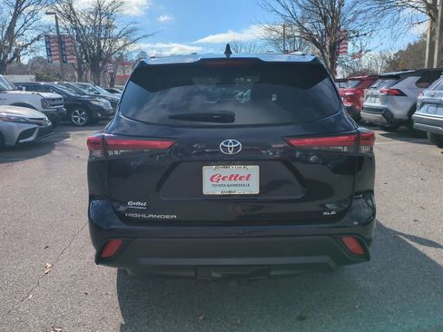 Certified 2023 Toyota Highlander XLE image 6