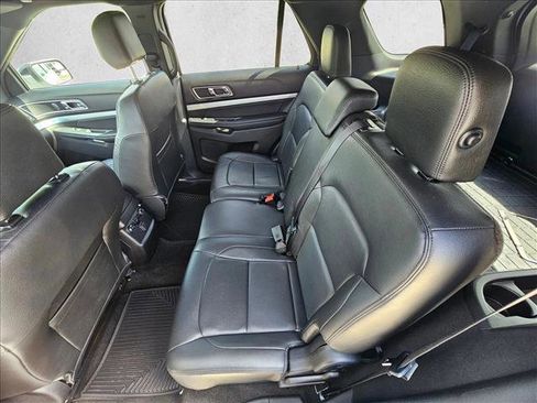 Used 2017 Ford Explorer XLT image 18