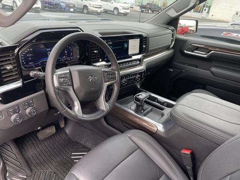 Used 2024 Chevrolet Silverado 1500 LT Trail Boss w/ LT Trail Boss Premium Package image 9