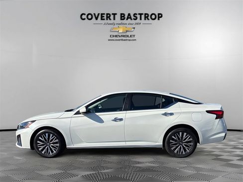 Used 2023 Nissan Altima 2.5 SV image 4