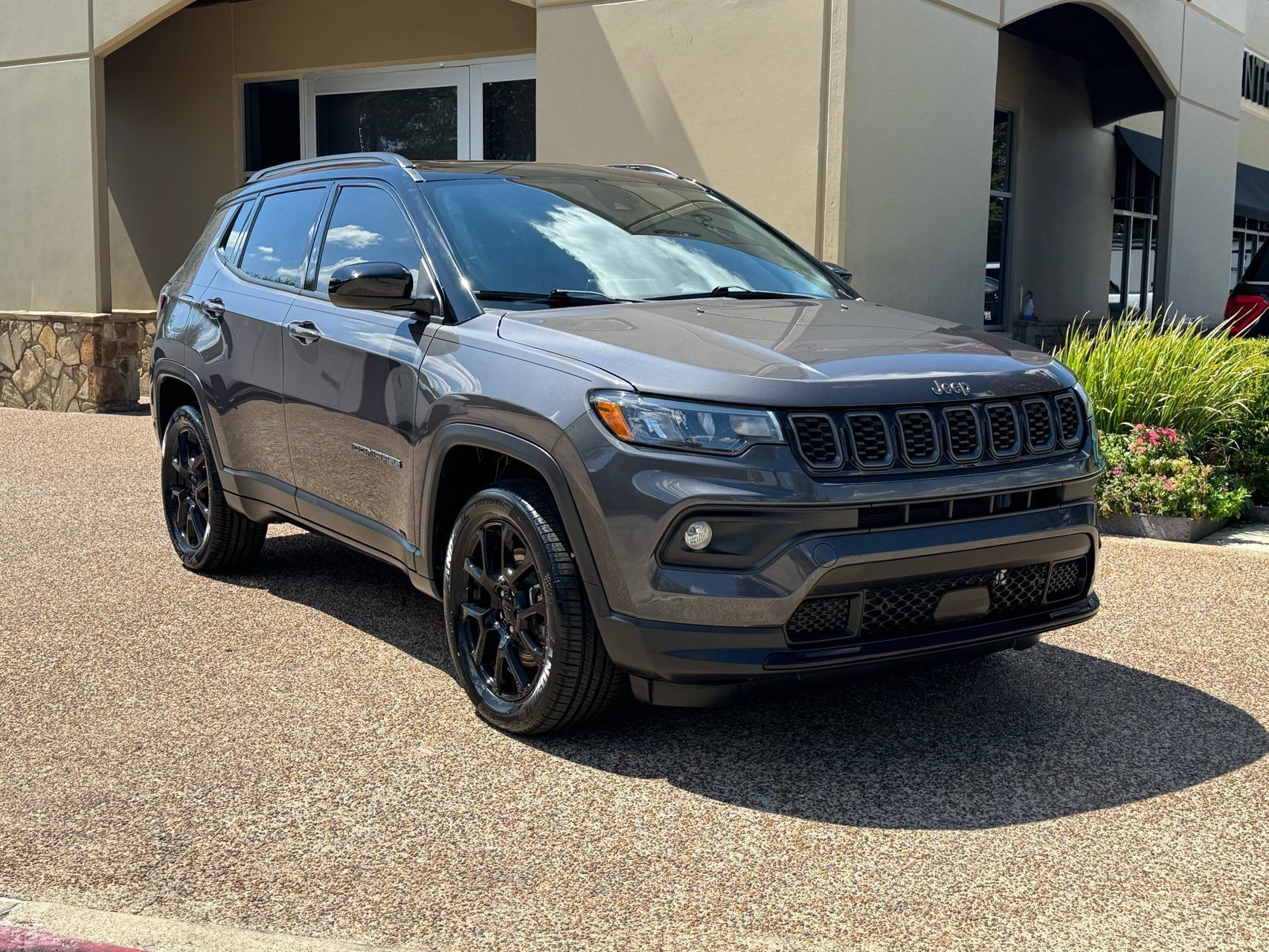 Used 2024 Jeep Compass Latitude w/ Sun and Sound Group AWD/4WD image 6