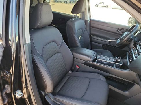 Used 2025 Nissan Pathfinder SV FWD image 18
