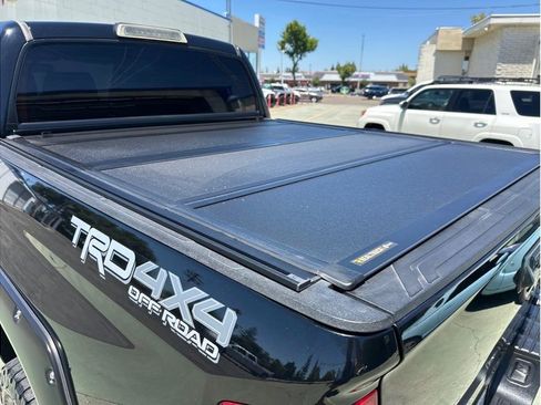 Used 2017 Toyota Tundra Limited w/ Limited Premium Package AWD/4WD image 18