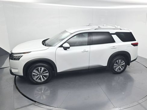 Used 2025 Nissan Pathfinder SL w/ Black Appearance Package AWD/4WD image 61
