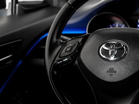 Used 2021 Toyota C-HR XLE FWD image 15