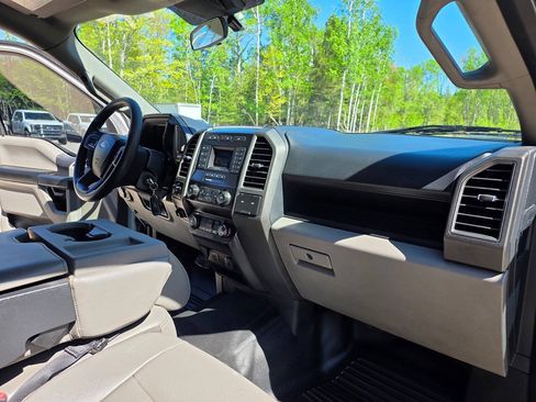 Used 2022 Ford F250 XL w/ Power Equipment Group AWD/4WD image 25