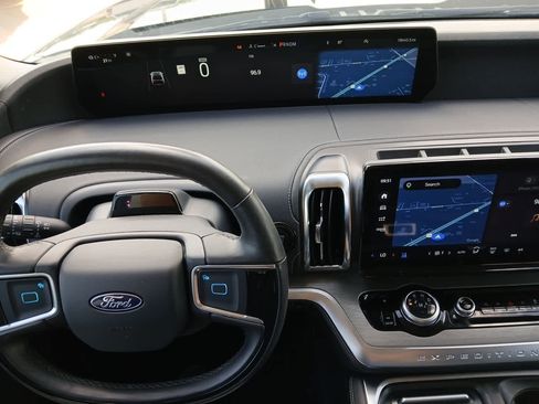 Used 2025 Ford Expedition Platinum AWD/4WD image 36