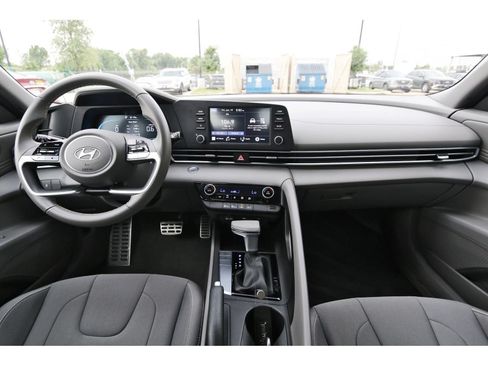 Certified 2025 Hyundai Elantra Sport FWD image 12