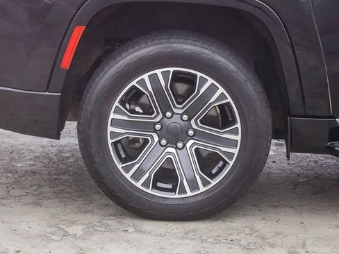 Certified 2024 Jeep Wagoneer L Series II w/ Flexible Seating Group image 12