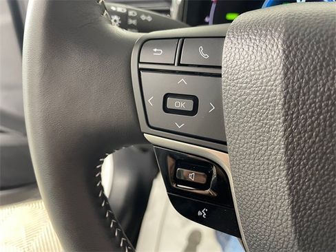 Used 2025 Toyota Camry SE w/ Convenience Package image 12