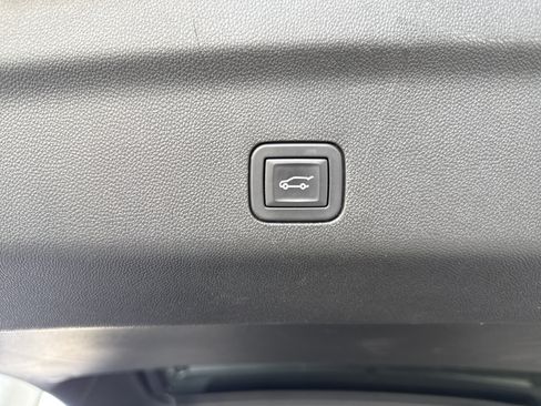 Used 2024 GMC Yukon Denali Ultimate AWD/4WD image 18