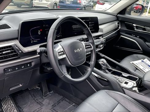 Used 2024 Kia Telluride EX w/ EX Captain's Chair Package FWD image 9