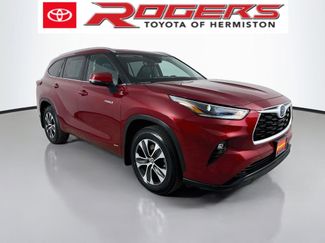 Used 2021 Toyota Highlander XLE AWD/4WD video 1