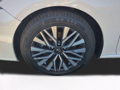 Used 2025 Nissan Altima 2.5 SV image 11